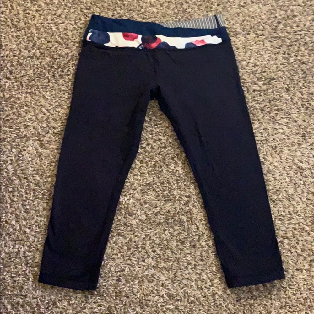 Black LULULEMON yoga Capri cropped leggings Sz 10